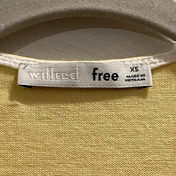 Wilfred Free Sleeveless Deep V-Neck Crop Top. Size XS. Rayon, Polyester, Spandex - Picture 3 of 5